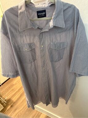 Wrangler Blue and White Striped Short-Sleeve Western Shirt worn once men’s 2 XL
